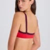 Soutien-gorge de sport Soft Active à bordures contrastées, couleur rouge fraise Soutien-gorge de sport Soft Active à bordures contrastées, couleur rouge fraise