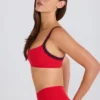 Soutien-gorge de sport Soft Active à bordures contrastées, couleur rouge fraise Soutien-gorge de sport Soft Active à bordures contrastées, couleur rouge fraise