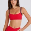 Soutien-gorge de sport Soft Active à bordures contrastées, couleur rouge fraise Soutien-gorge de sport Soft Active à bordures contrastées, couleur rouge fraise