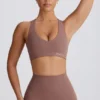 Soutien-gorge de sport Soft Active à col en V, couleur Mocha Soutien-gorge de sport Soft Active à col en V, couleur Mocha
