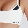 Soutien-gorge de sport Soft Active à dos torsadé et superpositions, couleur ivoire Soutien-gorge de sport Soft Active à dos torsadé et superpositions, couleur ivoire