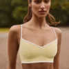 Soutien-gorge de sport Soft Active à encolure en cœur et contrasté, couleur jaune pâle Soutien-gorge de sport Soft Active à encolure en cœur et contrasté, couleur jaune pâle