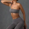 Soutien-gorge de sport à une bretelle en gris anthracite délavé Soutien-gorge de sport à une bretelle en gris anthracite délavé