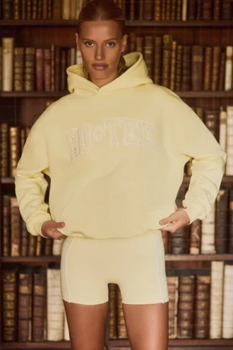 Sweat à capuche oversize brodé en jaune pâle