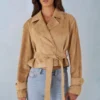 Veste courte ceinturée Noelie en simili-suède beige Veste courte ceinturée Noelie en simili-suède beige