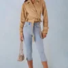 Veste courte ceinturée Noelie en simili-suède beige Veste courte ceinturée Noelie en simili-suède beige