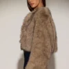 Veste courte en fausse fourrure Galaia, marron clair Veste courte en fausse fourrure Galaia, marron clair