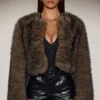 Veste courte en fausse fourrure Vintera en brun chocolat Veste courte en fausse fourrure Vintera en brun chocolat
