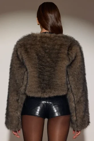 Veste courte en fausse fourrure Vintera en brun chocolat