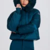 Veste de ski courte imperméable à capuche en fausse fourrure, couleur bleu sarcelle Veste de ski courte imperméable à capuche en fausse fourrure, couleur bleu sarcelle