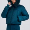 Veste de ski courte imperméable à capuche en fausse fourrure, couleur bleu sarcelle Veste de ski courte imperméable à capuche en fausse fourrure, couleur bleu sarcelle