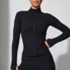 Veste zippée à manches longues en noir Veste zippée à manches longues en noir