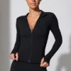 Veste zippée à manches longues en noir Veste zippée à manches longues en noir