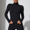 Veste zippée à manches longues en noir Veste zippée à manches longues en noir