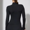 Veste zippée à manches longues en noir Veste zippée à manches longues en noir